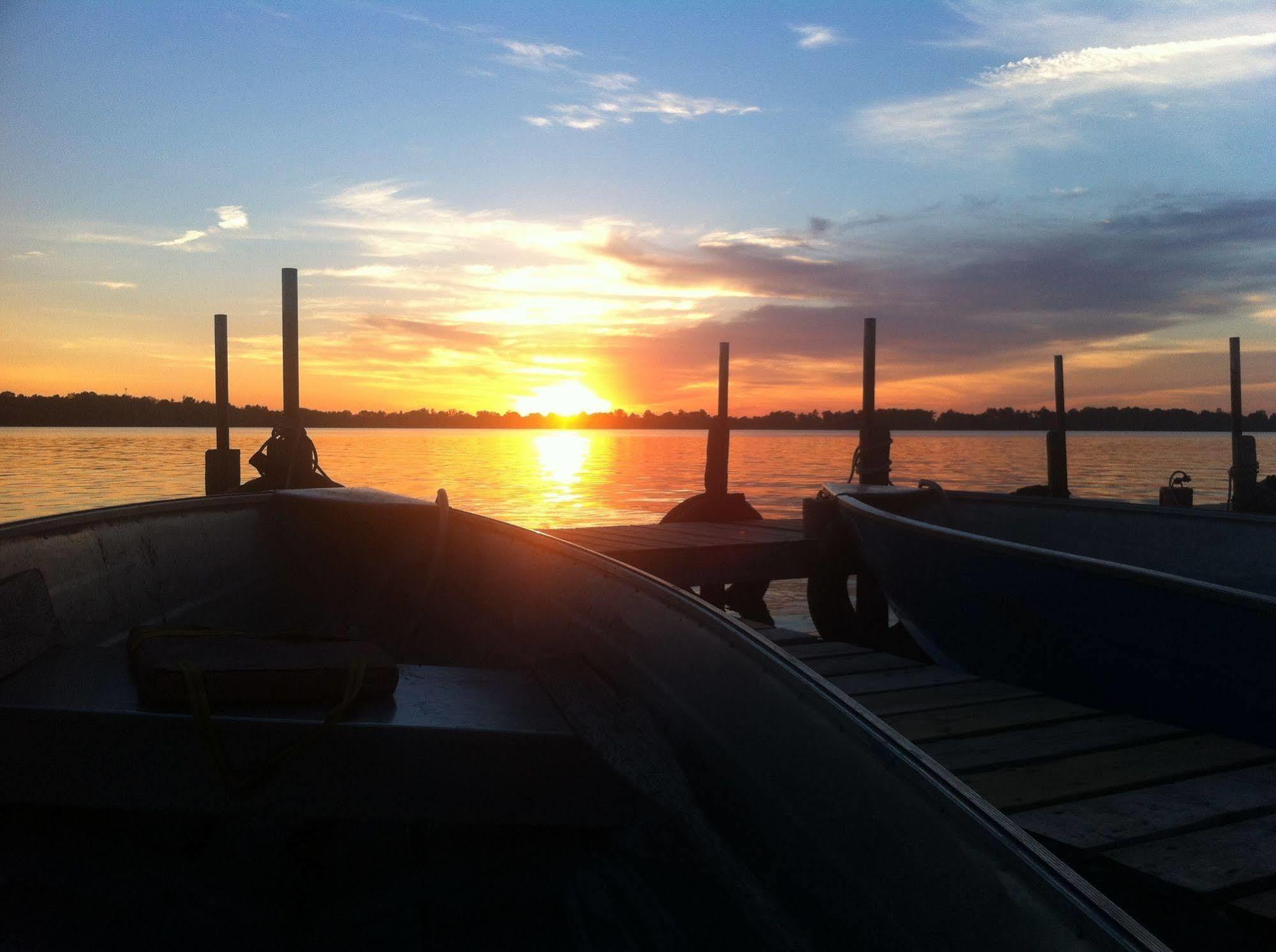Lake Dalrymple Resort Lagoon City 외부 사진