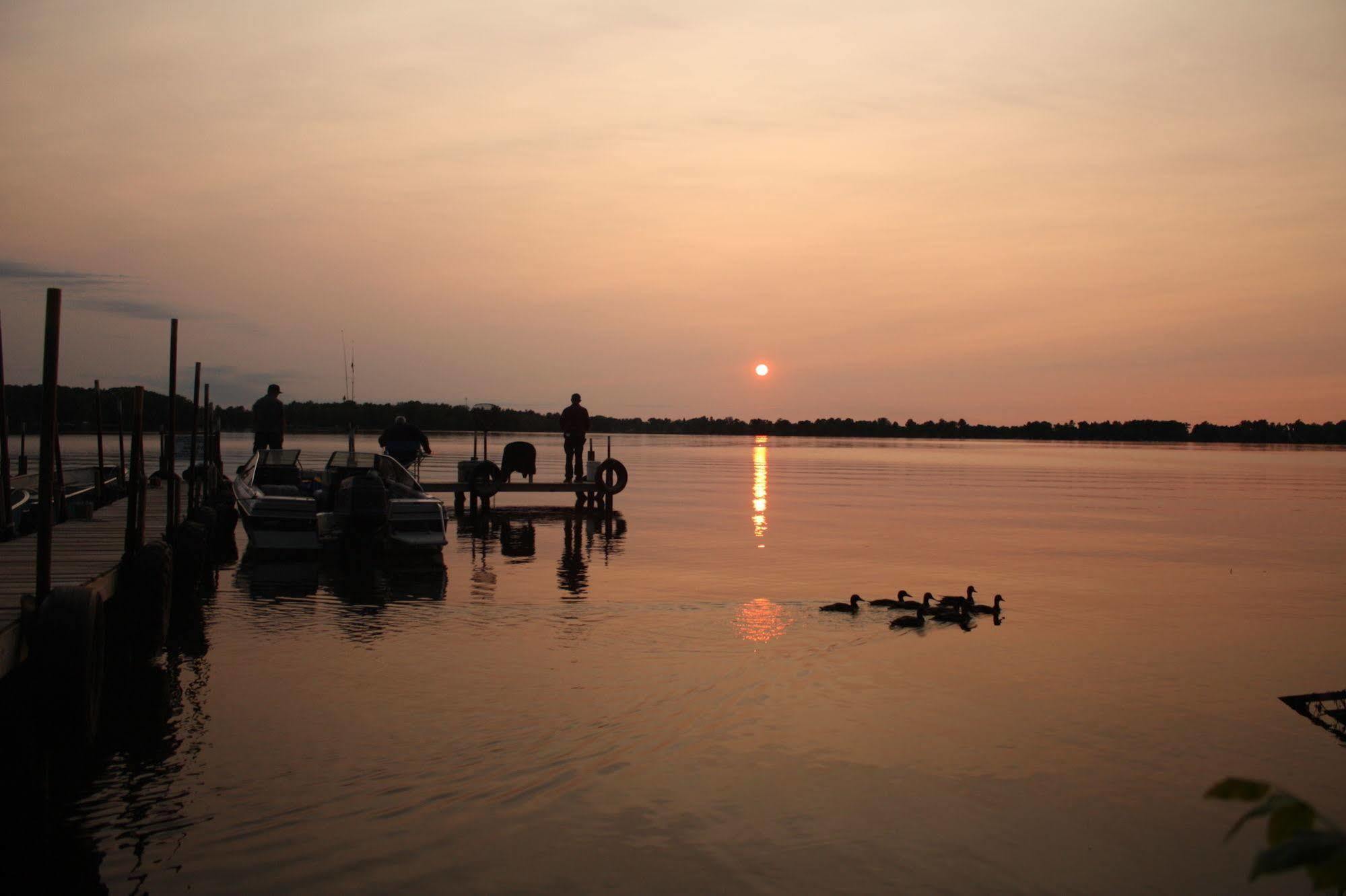 Lake Dalrymple Resort Lagoon City 외부 사진